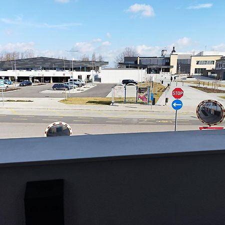 Hid19 Apartman Gyor Belvaros-Free Parking-Terrace Az Rq Vizi Elmenypark Es Gyogyfuerdonel 外观 照片
